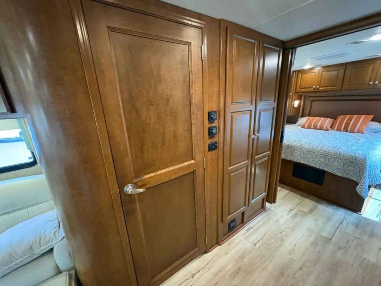 A photo of this 2014 Thor Motor Coach Palazzo 33 2
