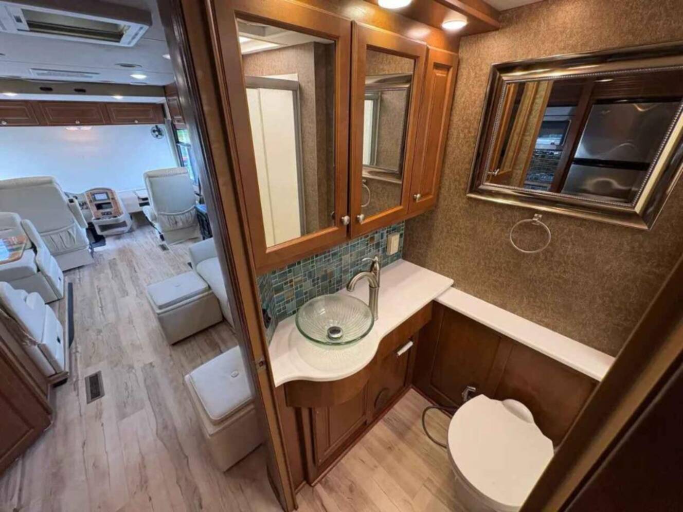 A photo of this 2014 Thor Motor Coach Palazzo 33 2