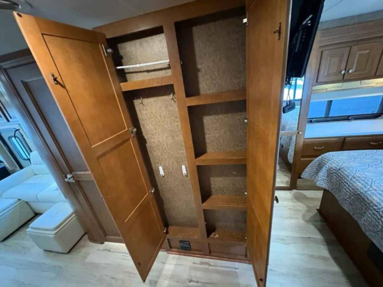 A photo of this 2014 Thor Motor Coach Palazzo 33 2