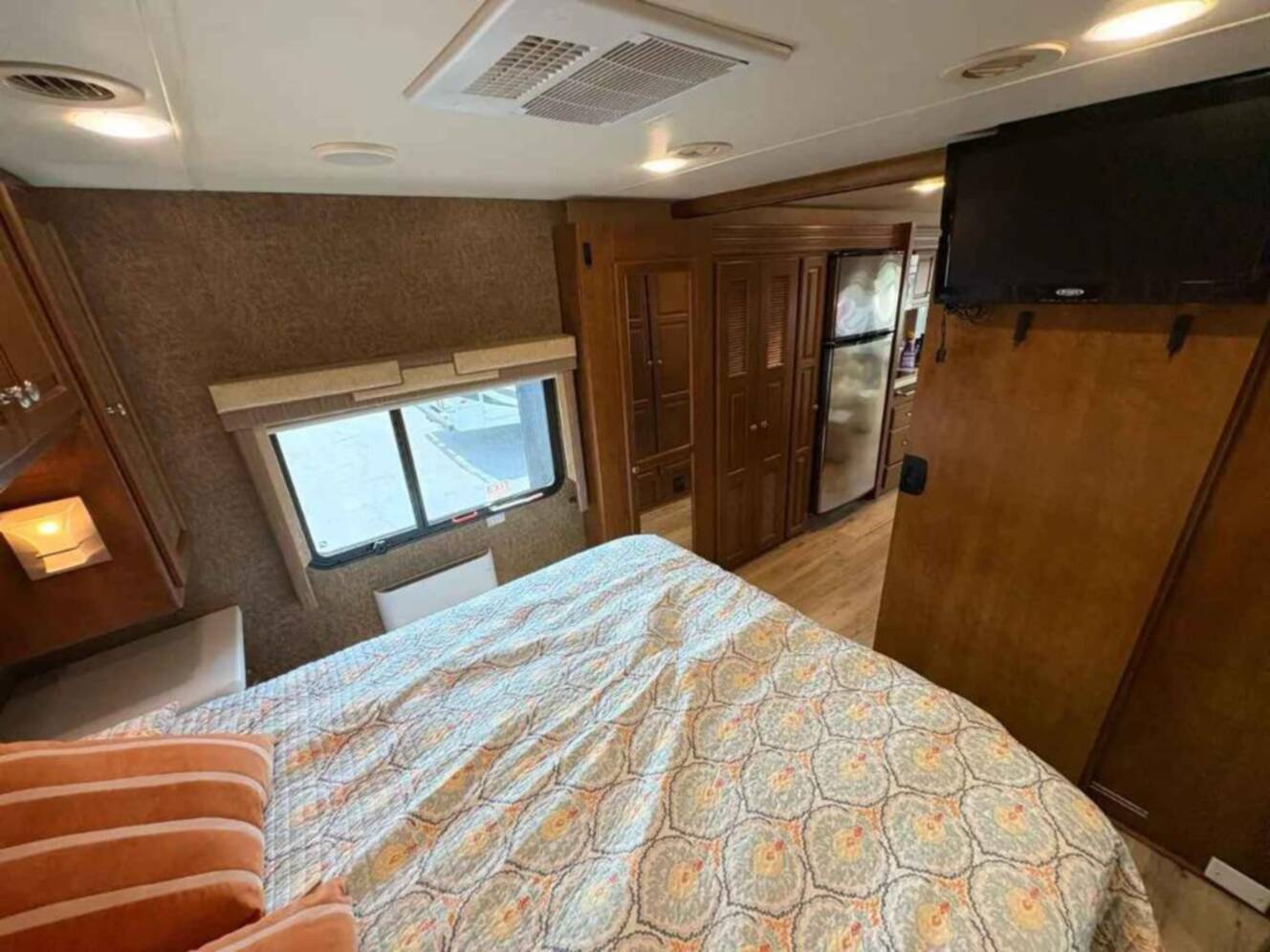 A photo of this 2014 Thor Motor Coach Palazzo 33 2