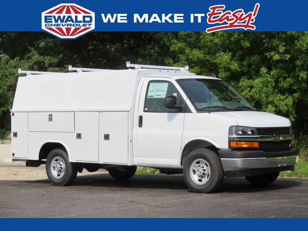 2025 CHEVROLET Express Commercial Cutaway in Oconomowoc, WI