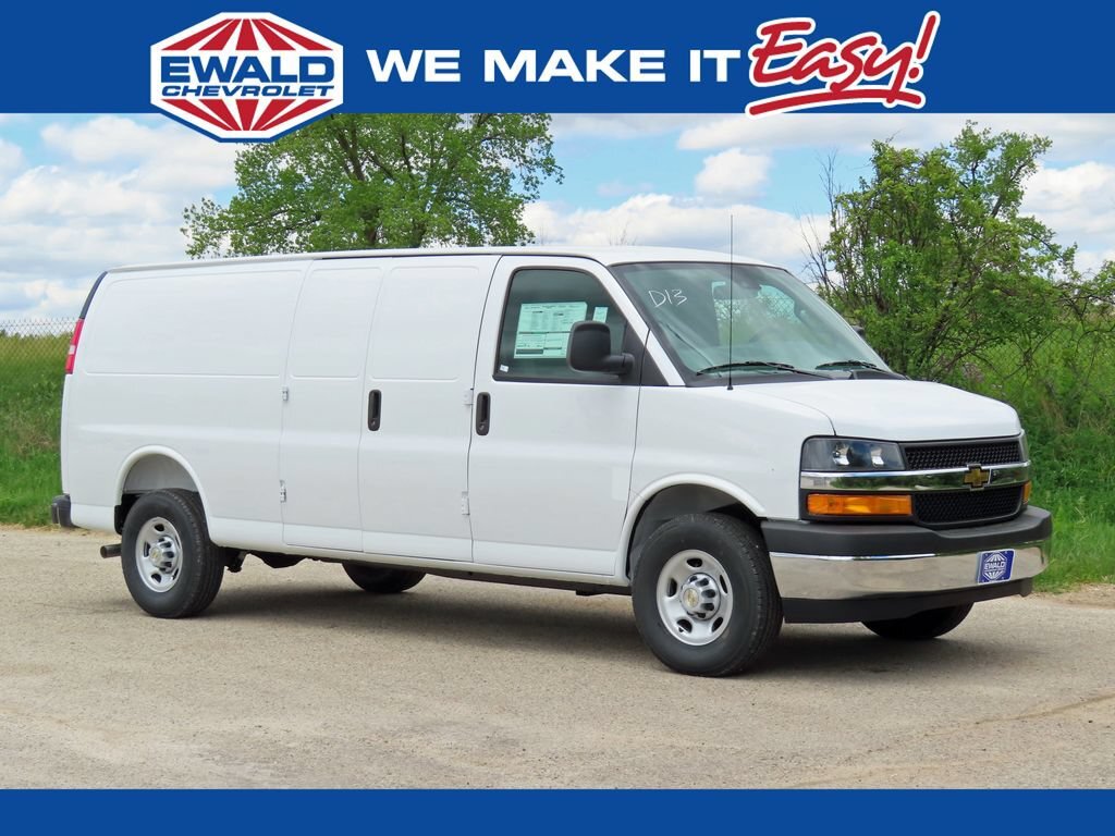 2026 CHEVROLET Express Cargo Van in Oconomowoc, WI