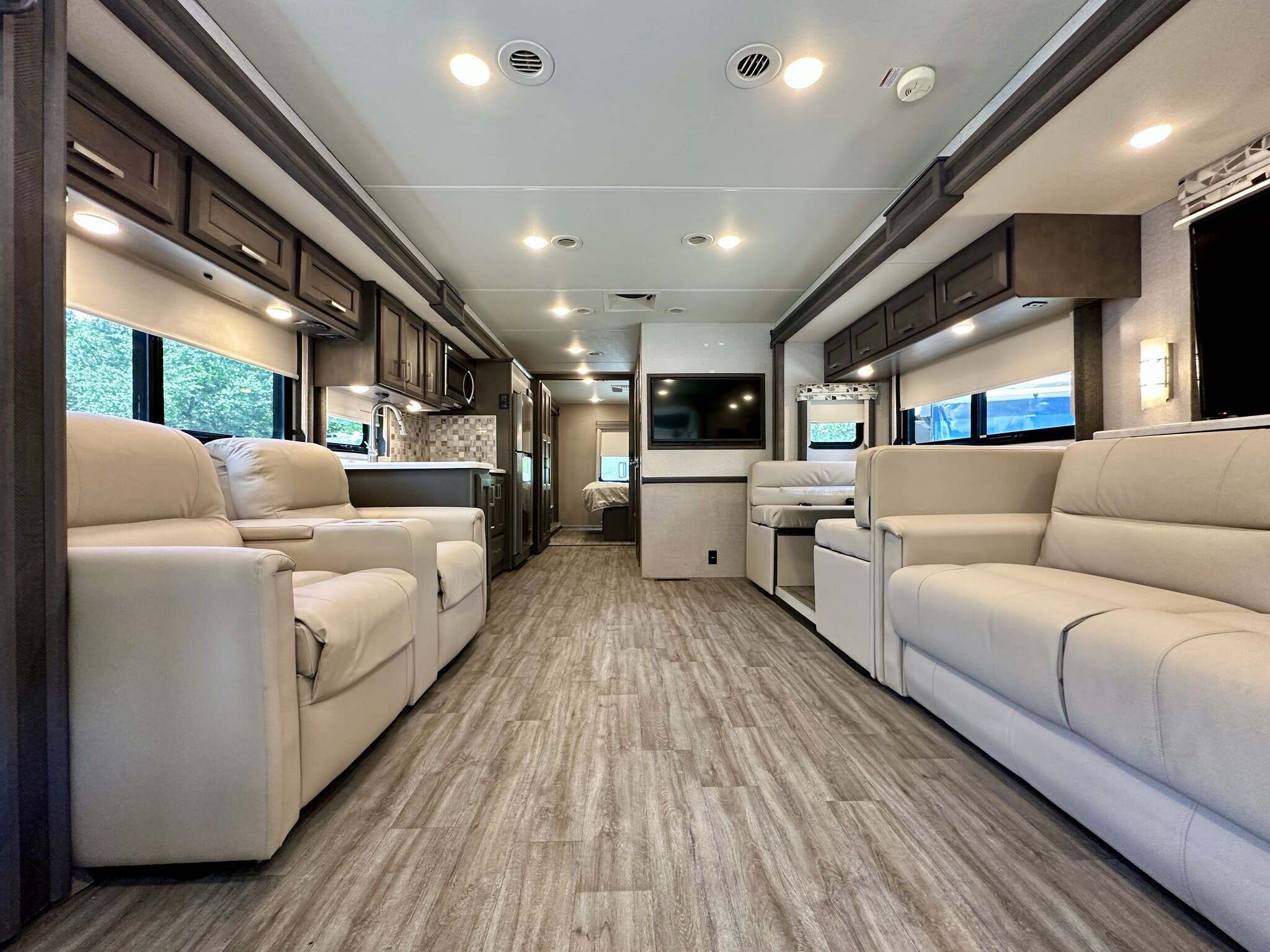 2023 Thor Motor Coach Miramar 35.2 in fort myers FL