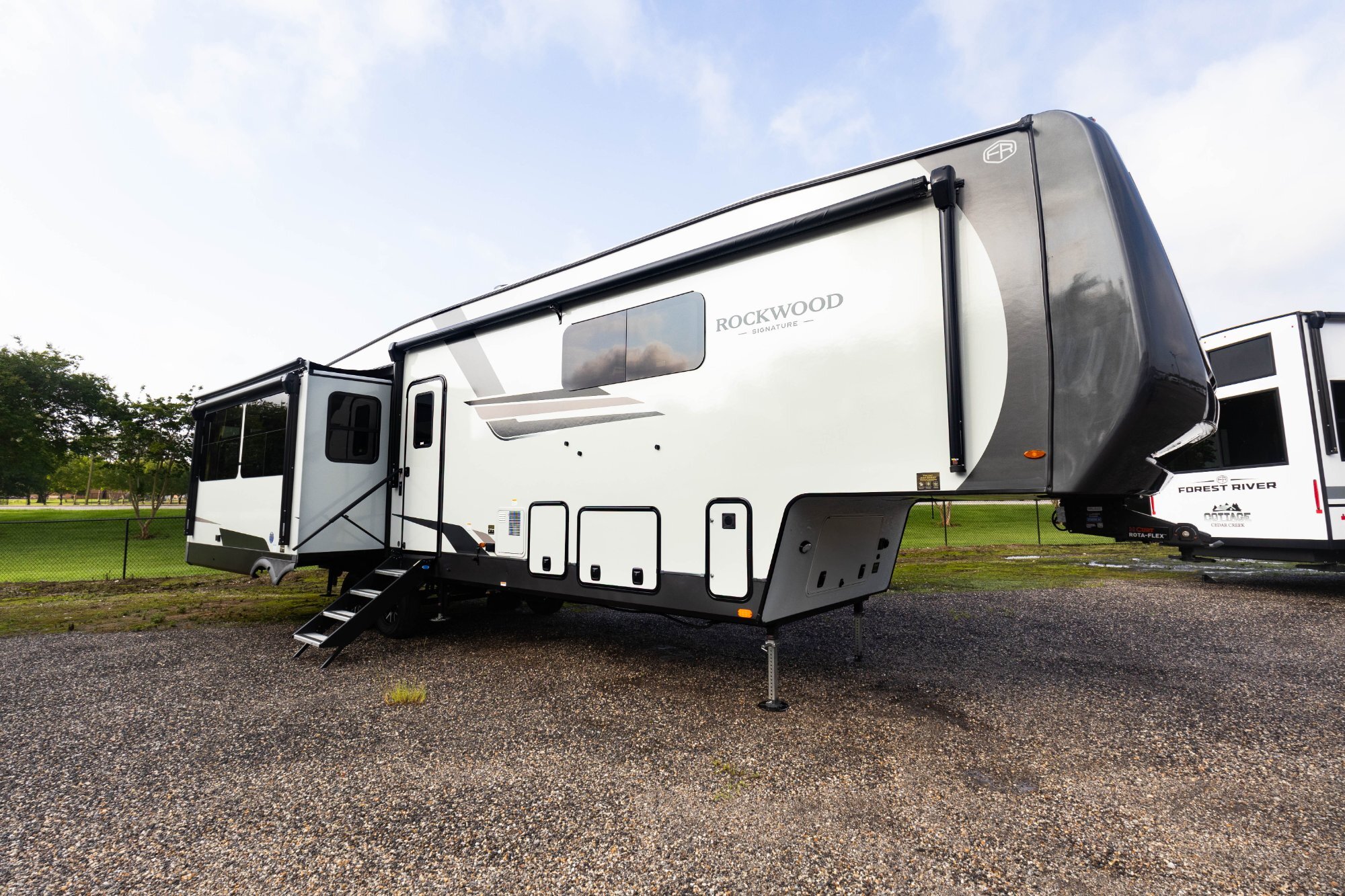 2026 Forest River Rockwood Signature 401SFB in robertsdale AL