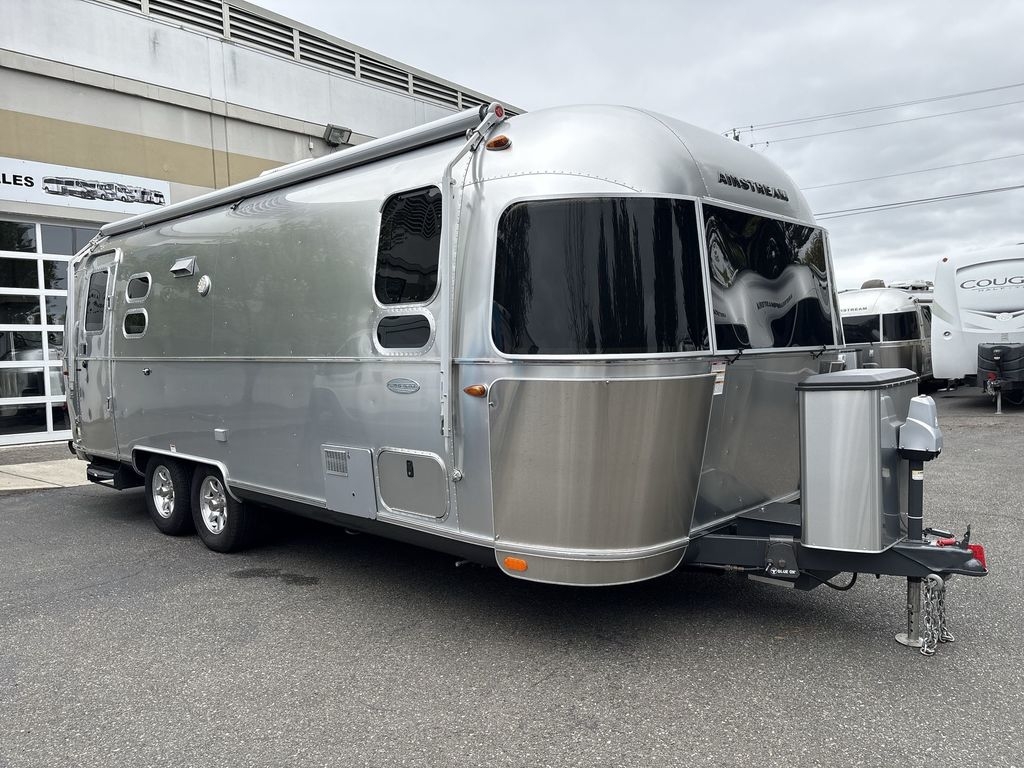 2016 Airstream Flying Cloud 25FB in milton WA
