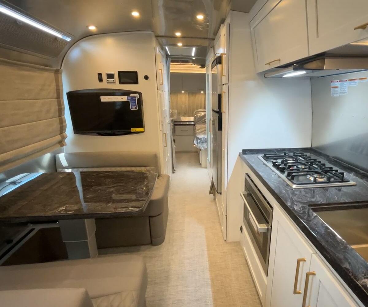 2026 Airstream Classic 28RB Twin in columbus OH