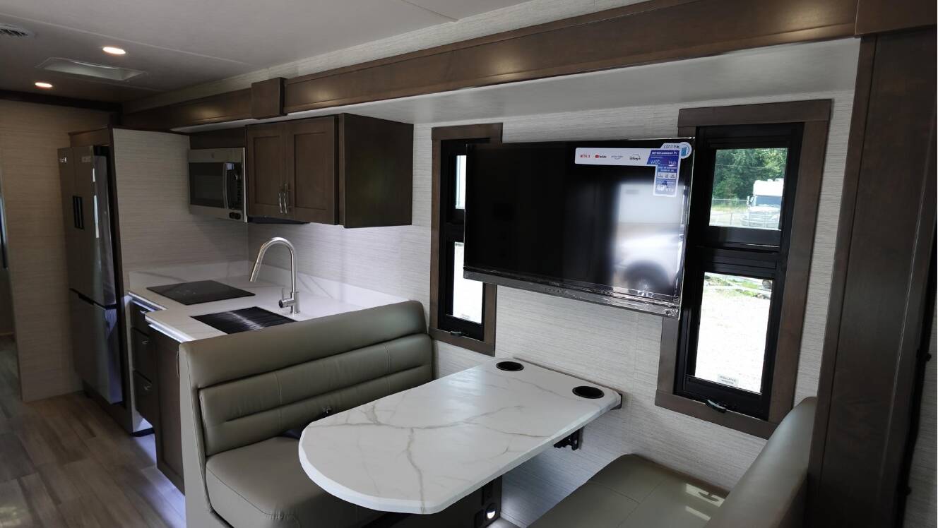 A photo of this 2027 Dynamax ISATA 6 31KS