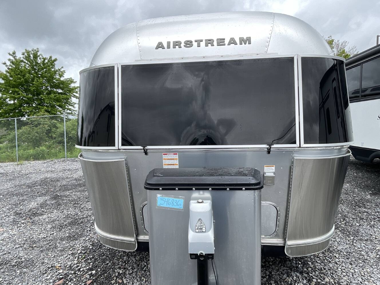 A photo of this 2019 Airstream INTERNATIONAL SIGNATURE 27FB QUEEN