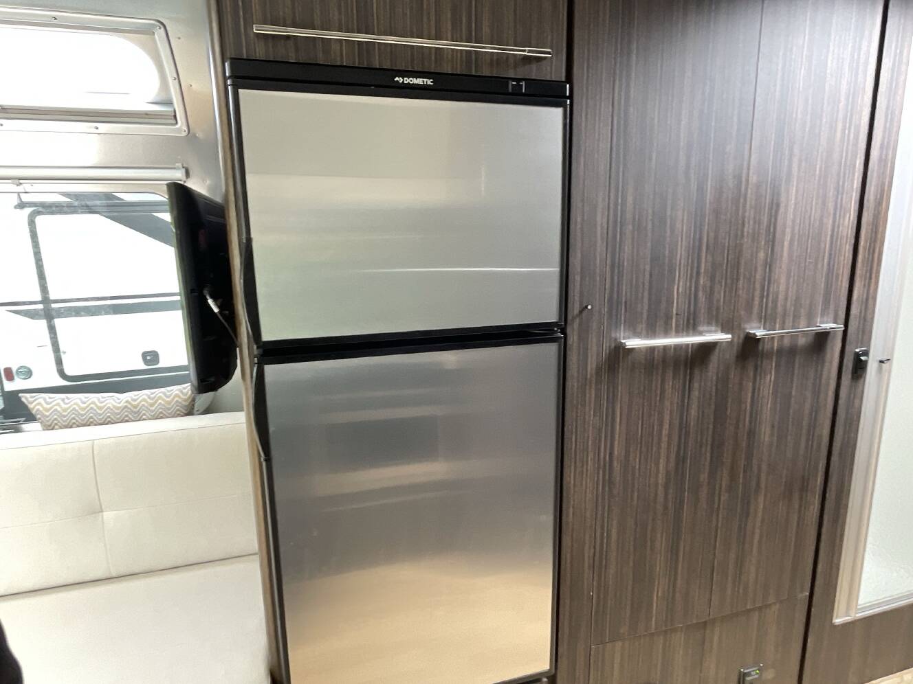 A photo of this 2019 Airstream INTERNATIONAL SIGNATURE 27FB QUEEN