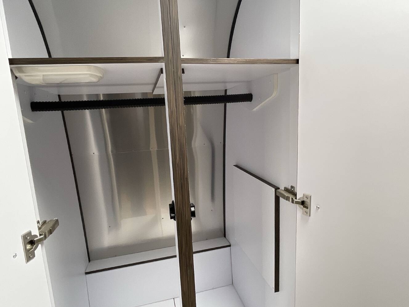 A photo of this 2019 Airstream INTERNATIONAL SIGNATURE 27FB QUEEN