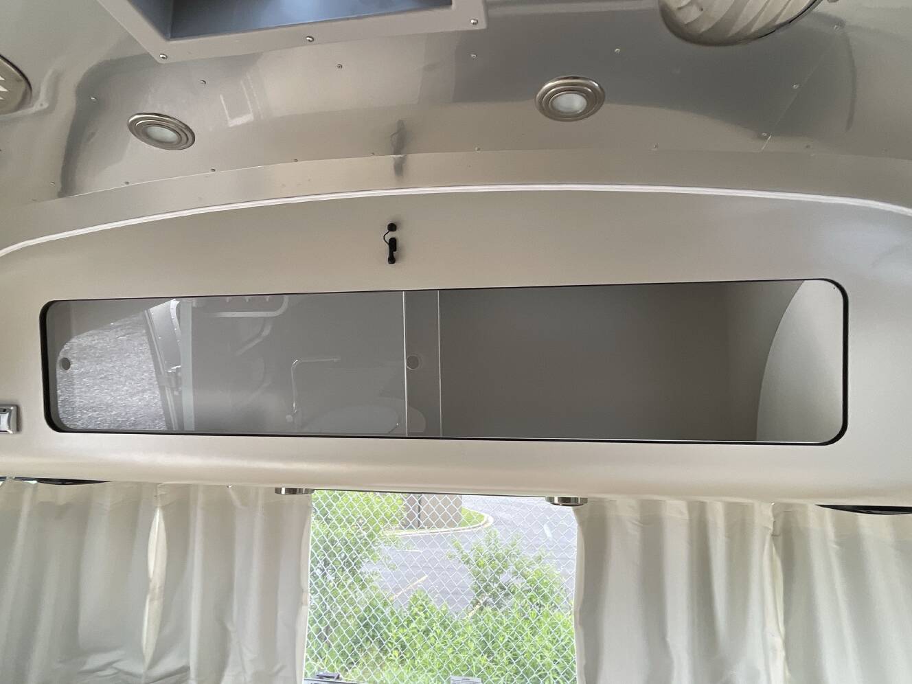 A photo of this 2019 Airstream INTERNATIONAL SIGNATURE 27FB QUEEN