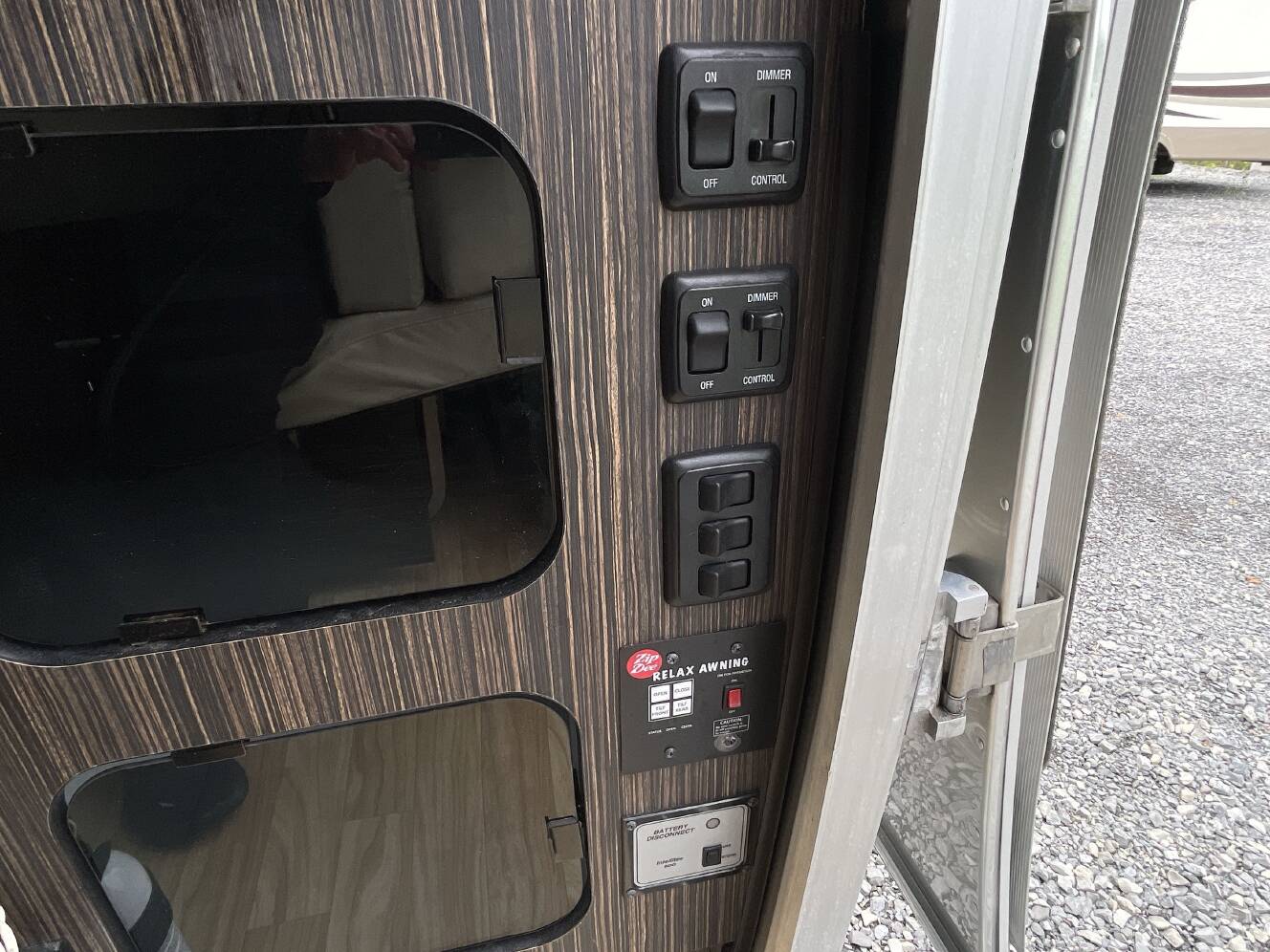 A photo of this 2019 Airstream INTERNATIONAL SIGNATURE 27FB QUEEN