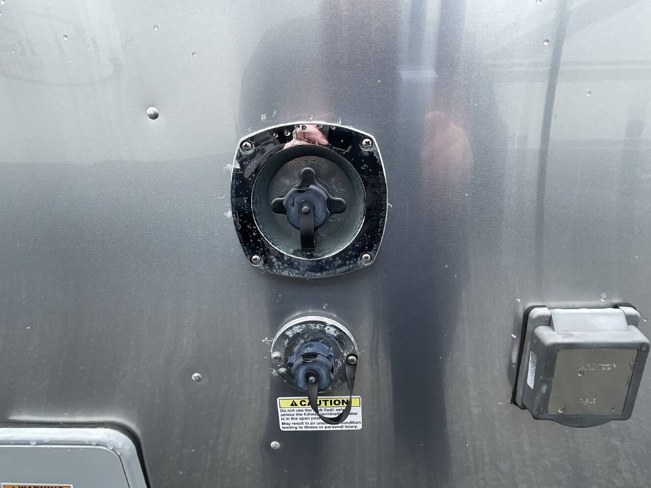 A photo of this 2019 Airstream INTERNATIONAL SIGNATURE 27FB QUEEN