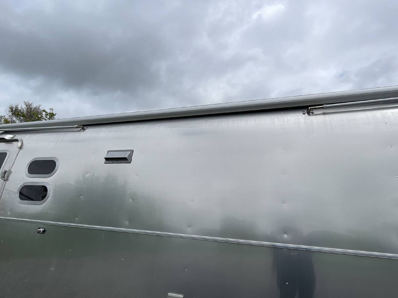 A photo of this 2019 Airstream INTERNATIONAL SIGNATURE 27FB QUEEN