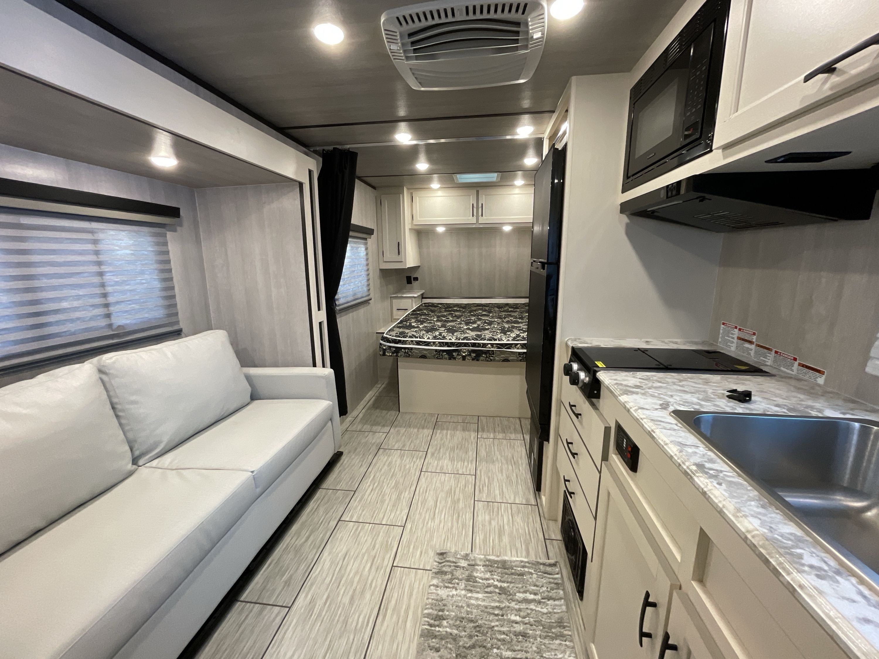 2024 Genesis Supreme SEA BREEZE 19FSS in riverside CA