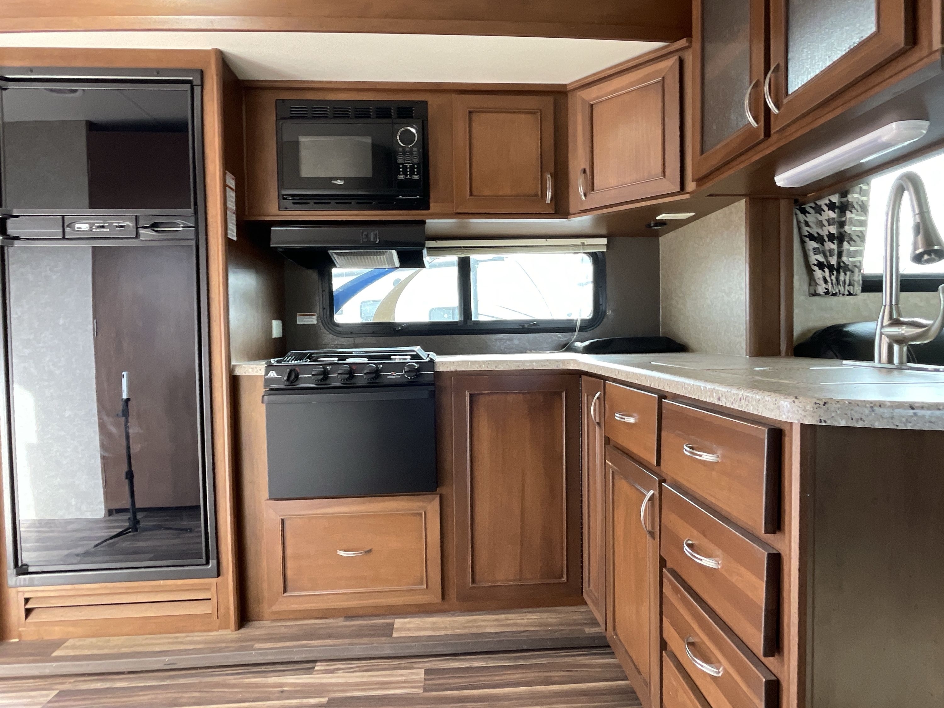 2016 Highland Ridge HIGHLANDER 21FBD HT21FBD in golden CO