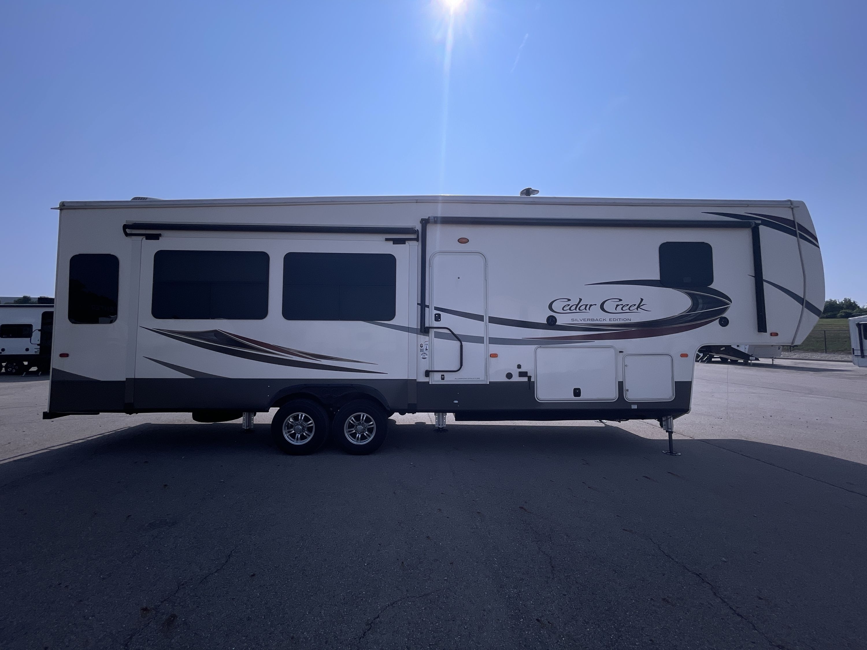 2019 Forest River CEDAR CREEK SILVERBACK 33IK in huber heights OH