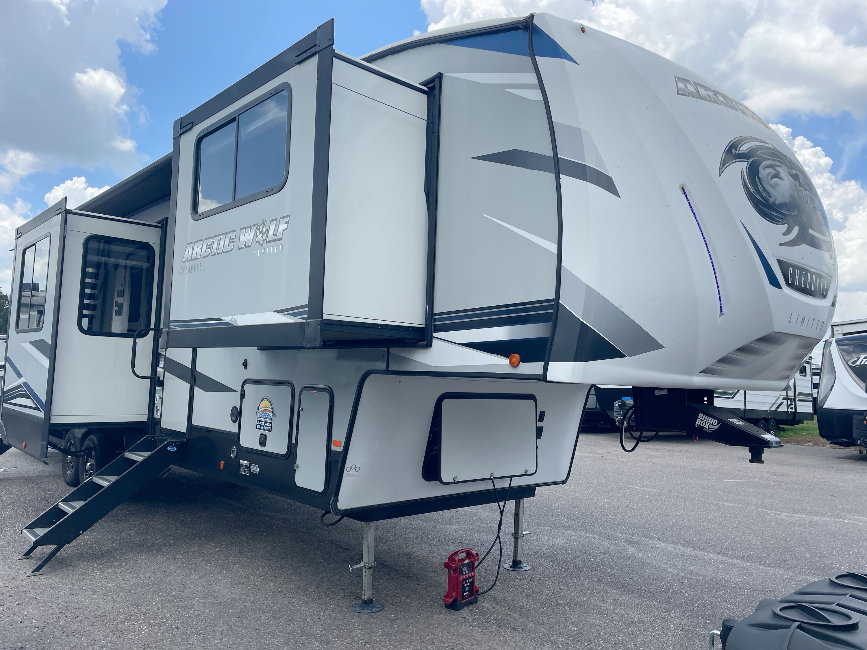 2022 Forest River ARCTIC WOLF 3990 RV