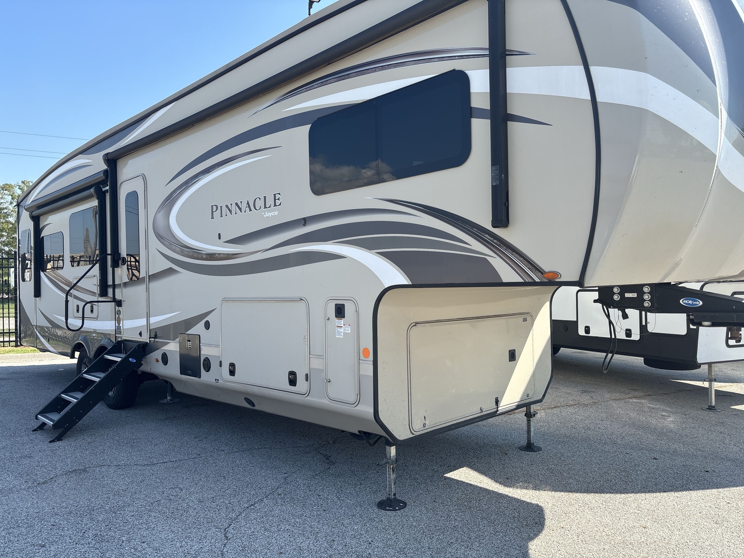 2019 Jayco PINNACLE 36SSWS in council bluffs IA
