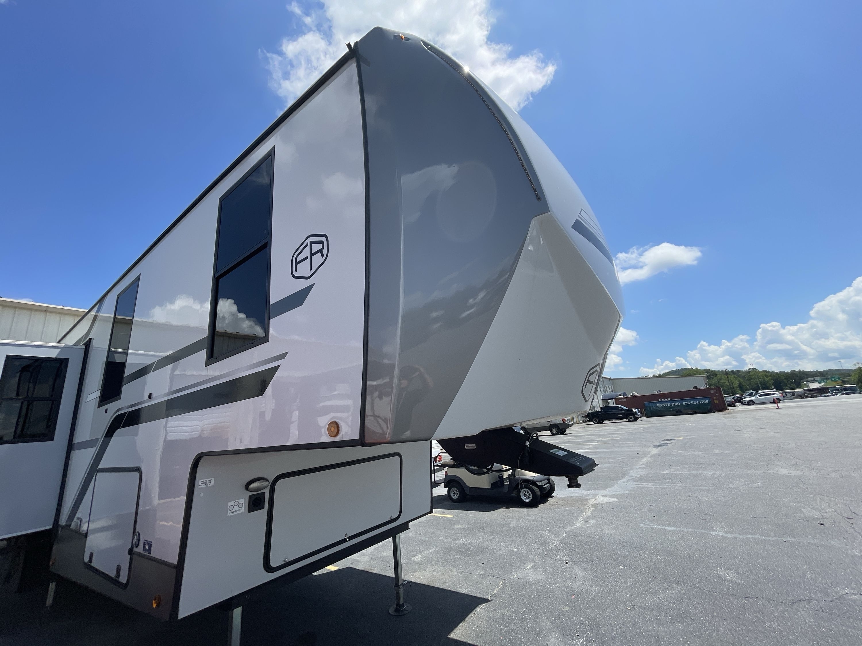 2025 Forest River WILDWOOD HERITAGE GLEN 375FAM RV