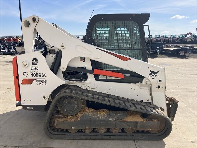 2021 BOBCAT T770 in Des Moines, IA
