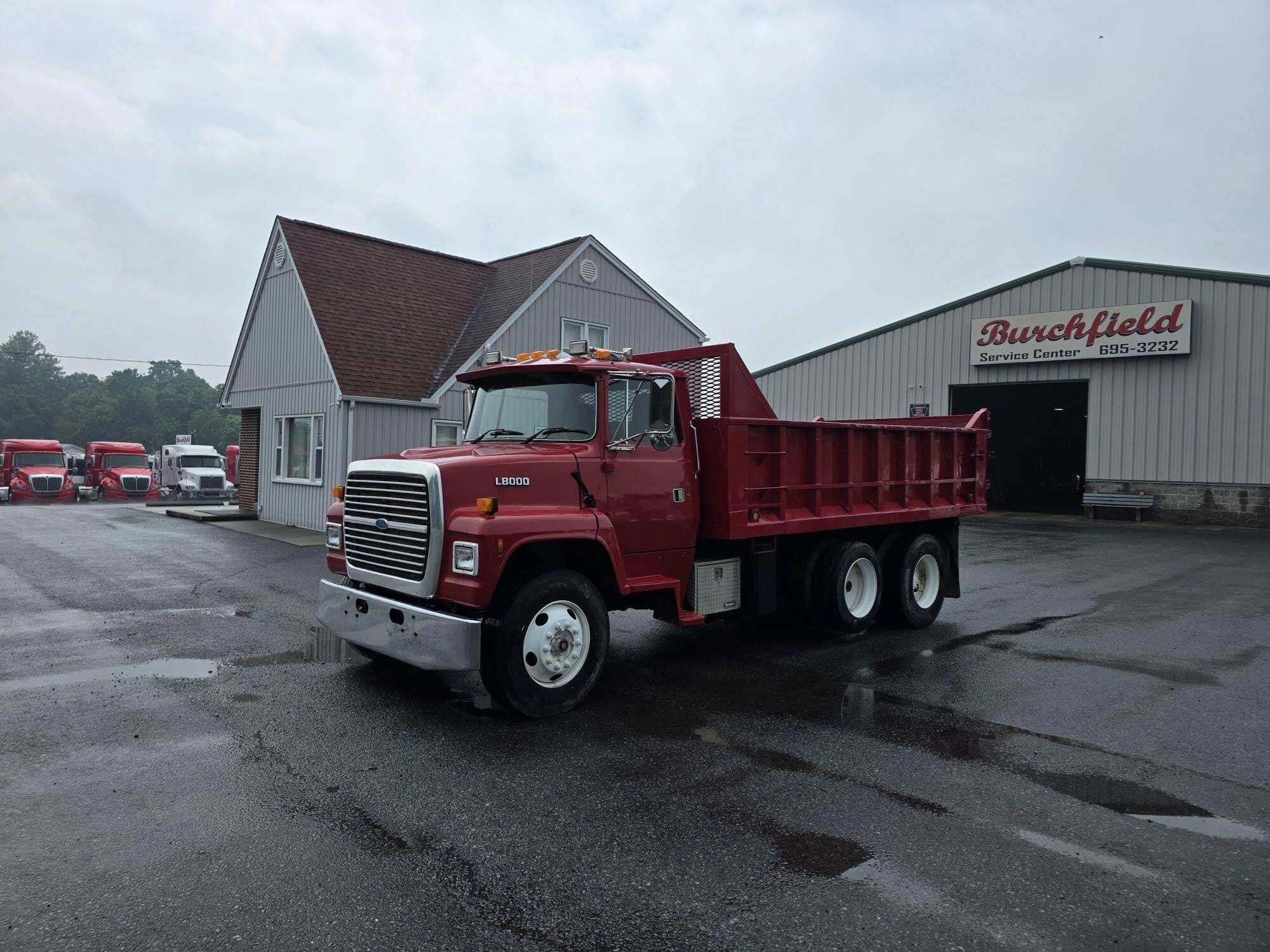 1995 FORD L8000 in Duncansville, PA