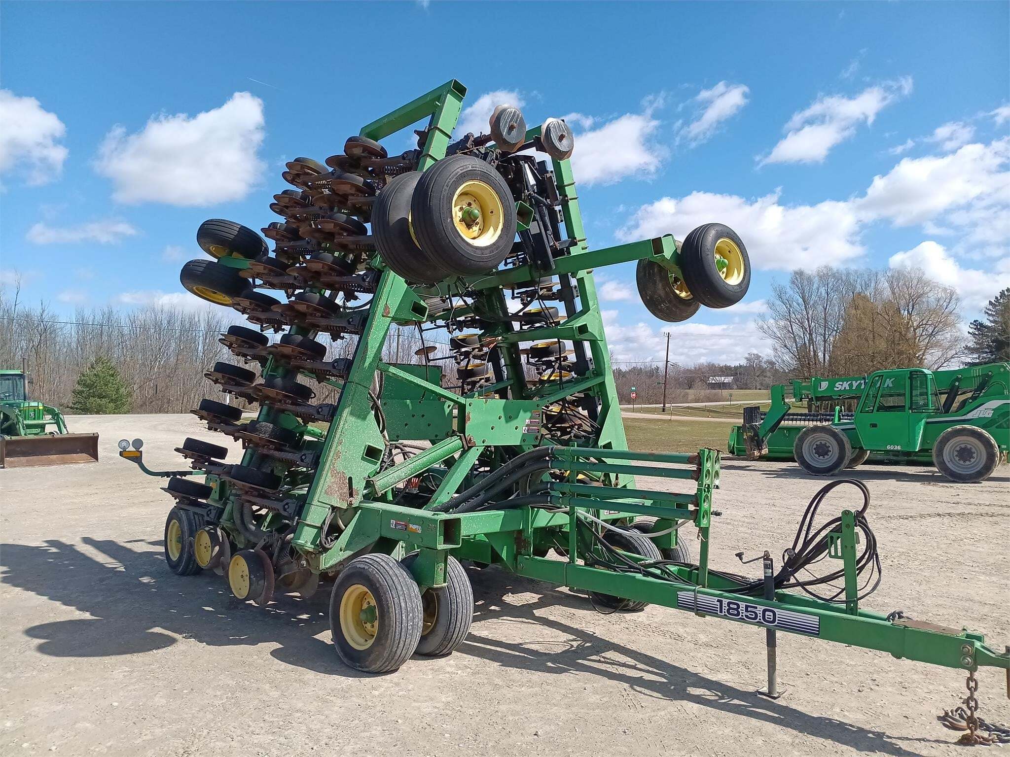 JOHN DEERE 1850 in Marlette, MI