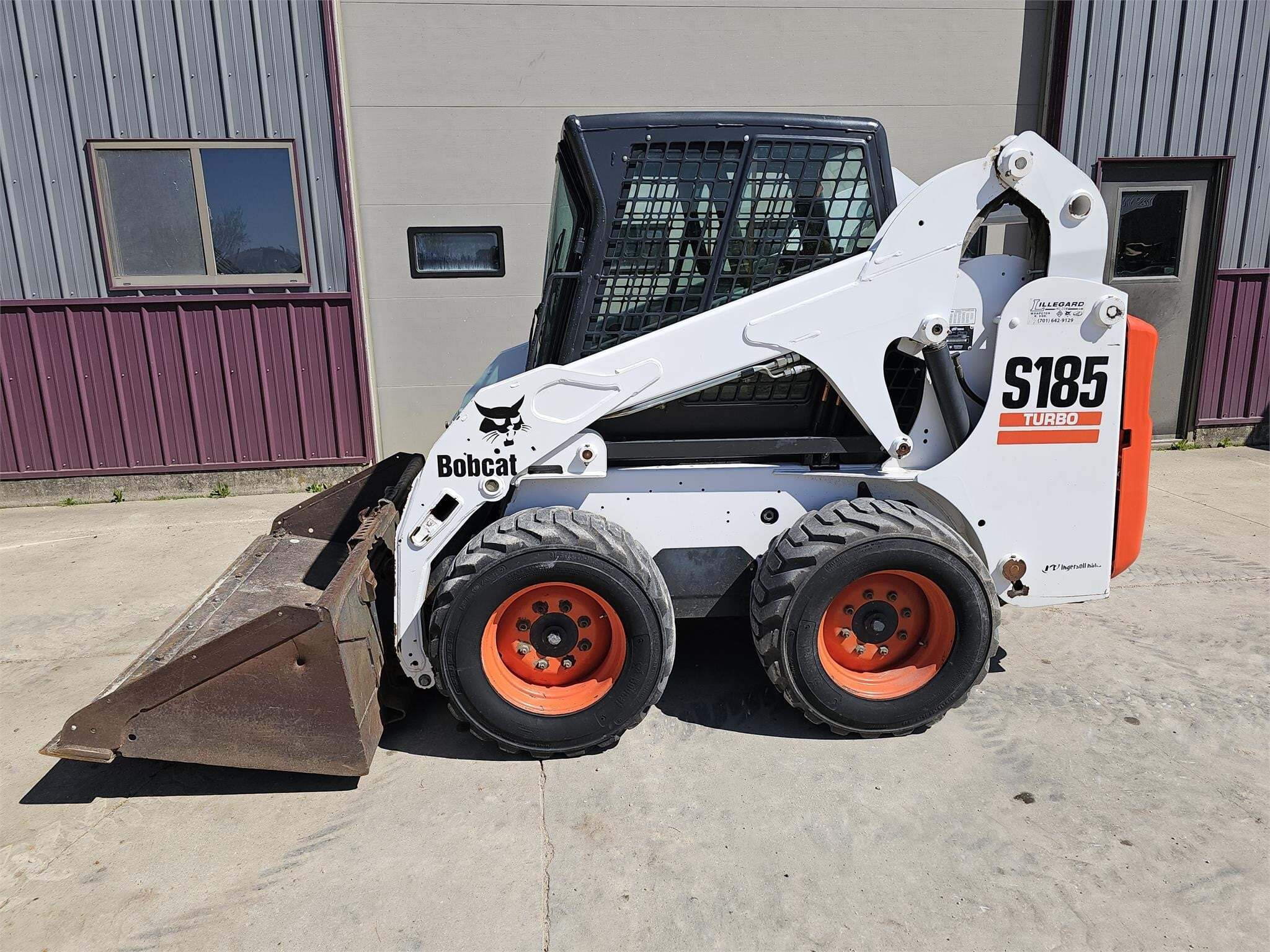 2004 BOBCAT S185 in Caledonia, MN
