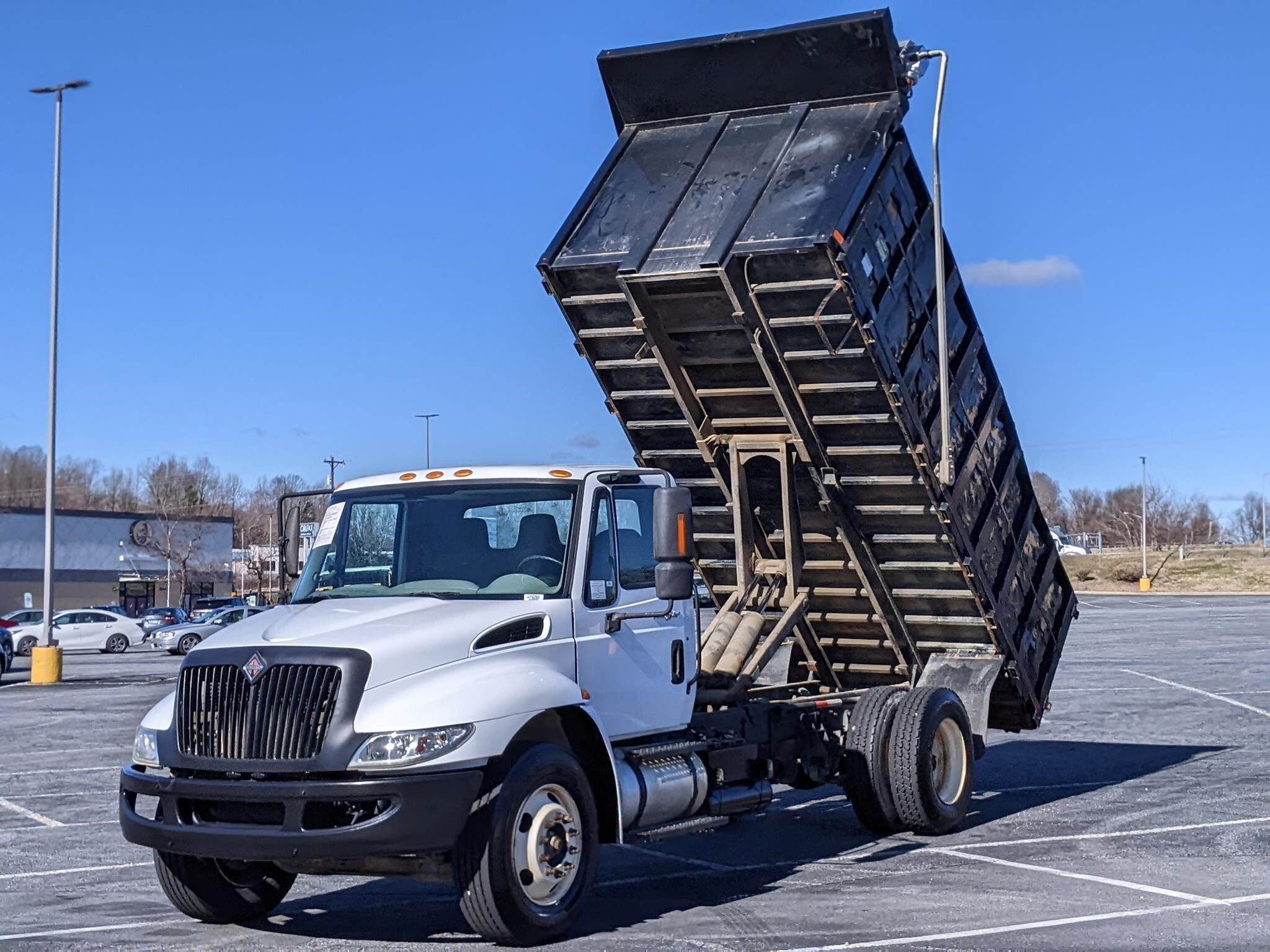 2011 INTERNATIONAL DURASTAR 4300 in Greensboro, NC