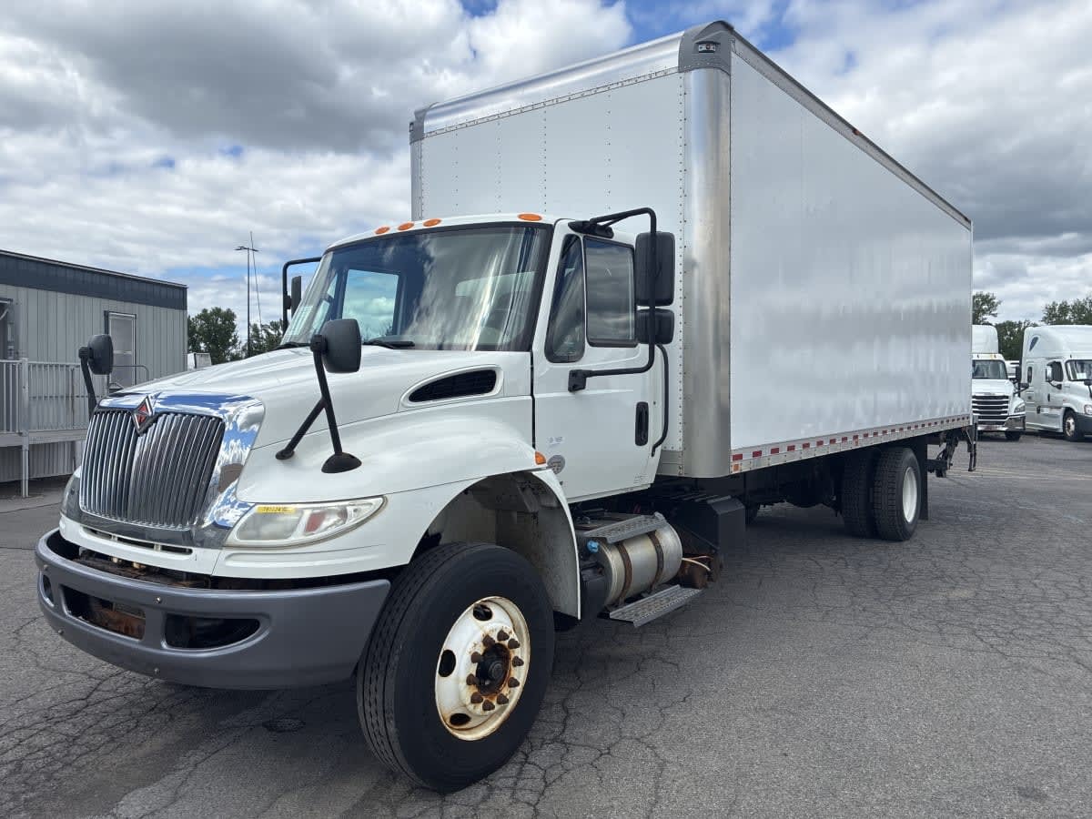 2018 INTERNATIONAL 4300 in Hampton, VA