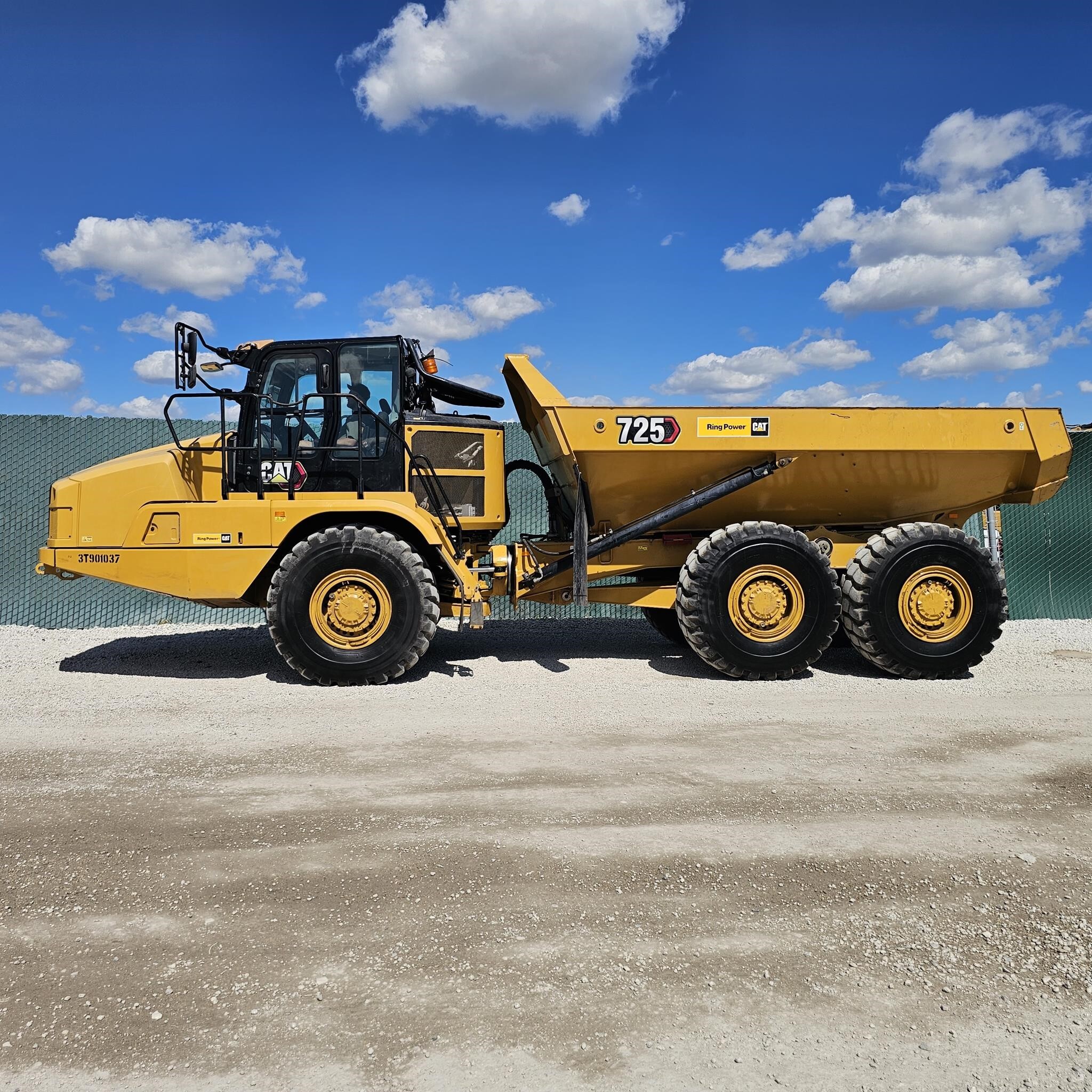 2024 CATERPILLAR 725 in Holland, MI