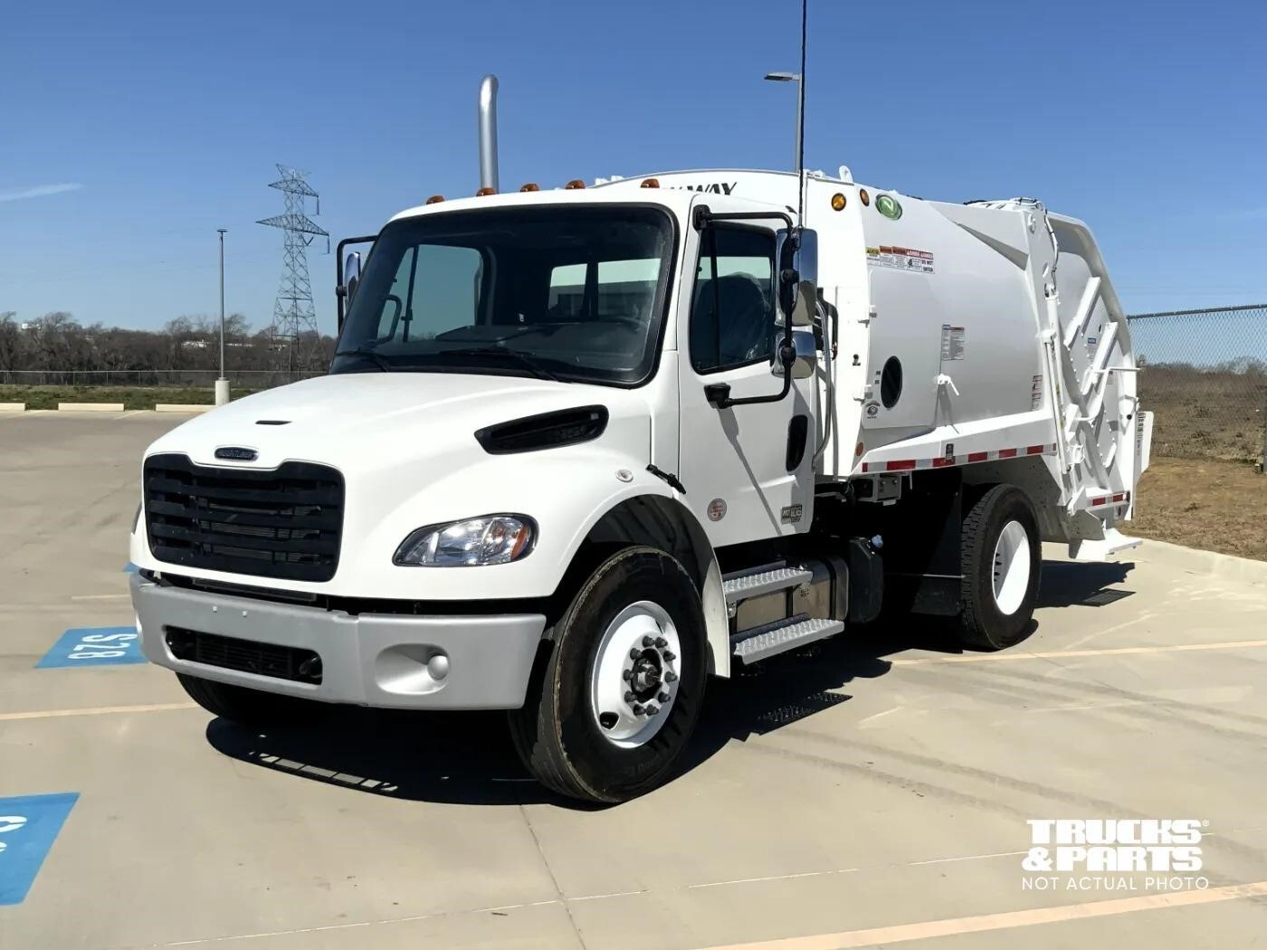 2026 FREIGHTLINER BUSINESS CLASS M2 106 PLUS in Tampa, FL