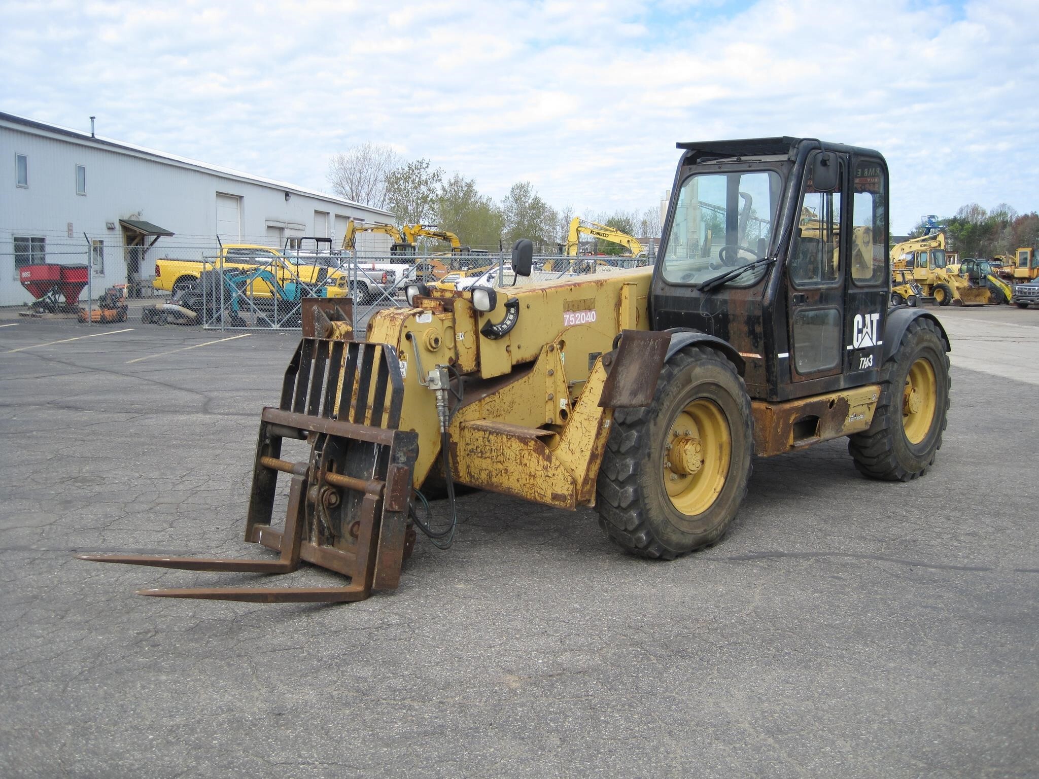 2002 CATERPILLAR TH83 in Holland, MI