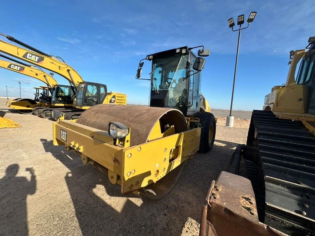 2018 CATERPILLAR CS56B in Yuma, AZ