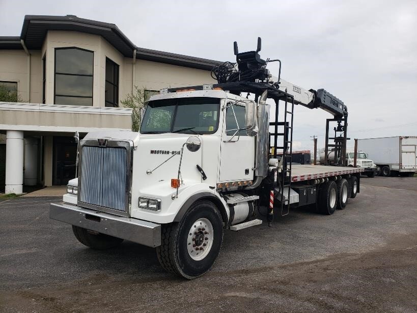 2005 FASSI F330SE.24 in Caledonia, NY