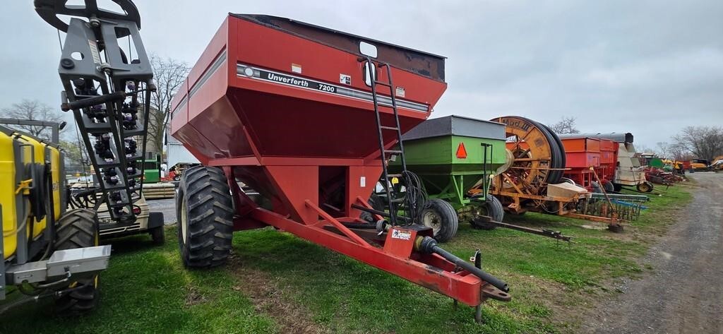 2002 UNVERFERTH 7200 in Chambersburg, PA