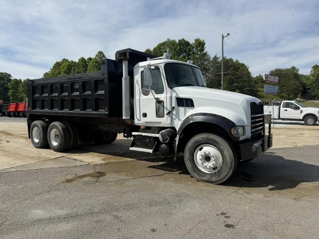 2009 MACK GRANITE GU713 in Mount Airy, NC