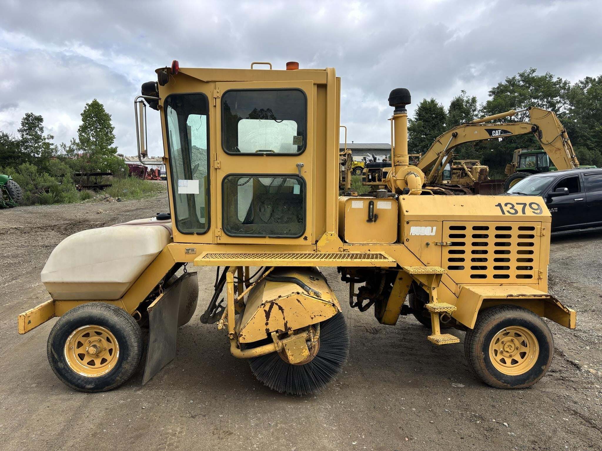 SUPERIOR BROOM DT80J in Rockwell, NC