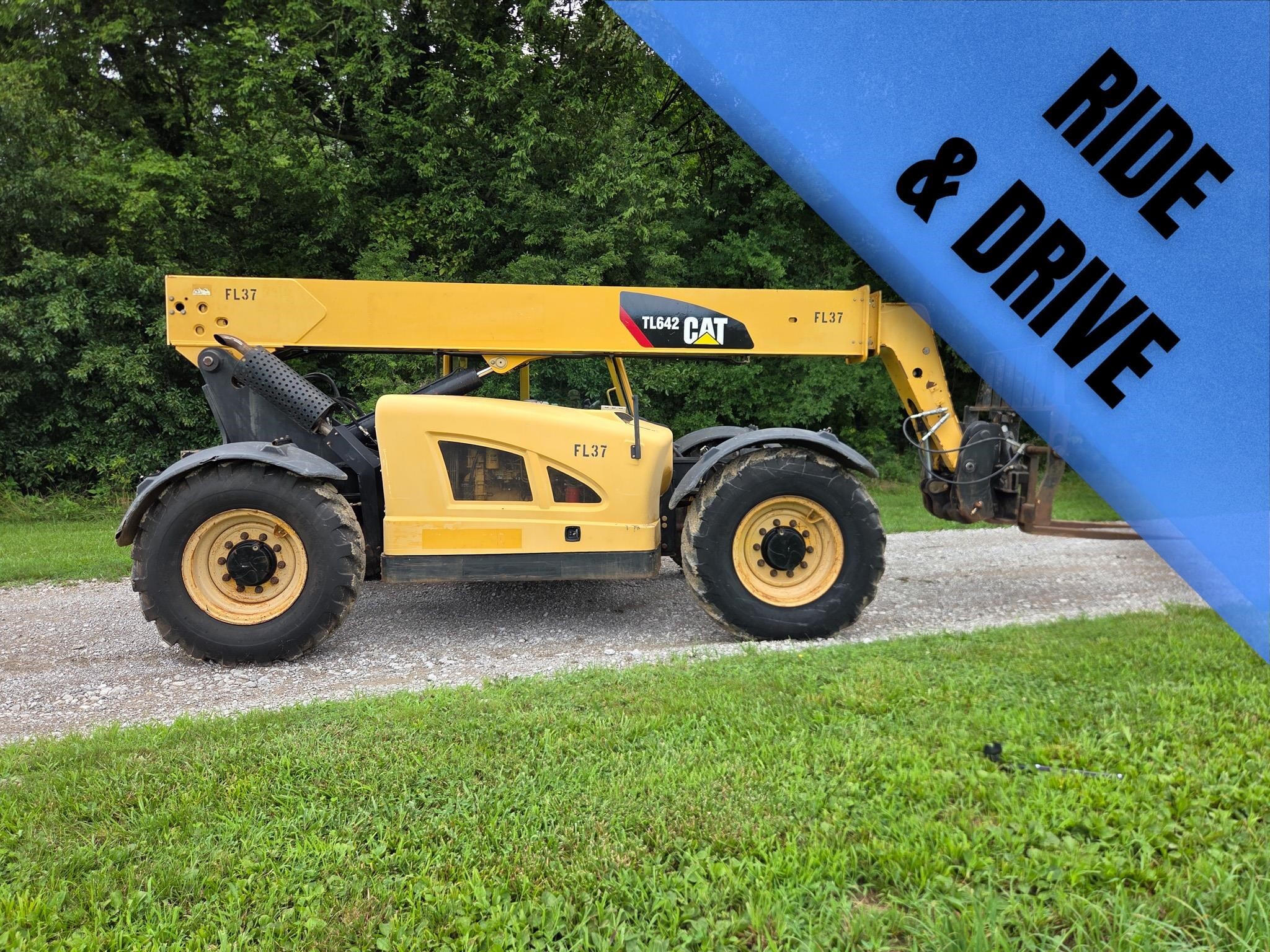 2011 CATERPILLAR TL642 in Sharon Grove, KY
