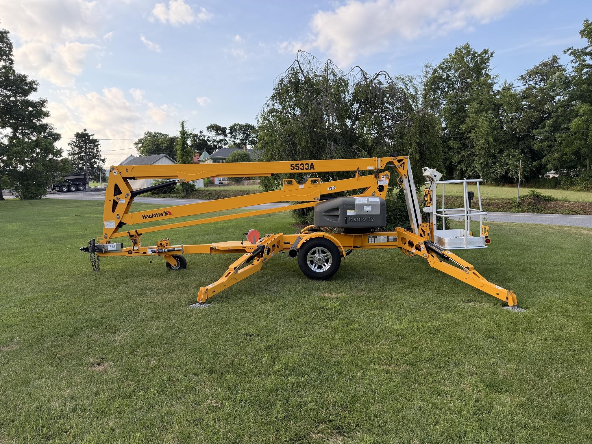 2017 HAULOTTE 5533A in Annville, PA