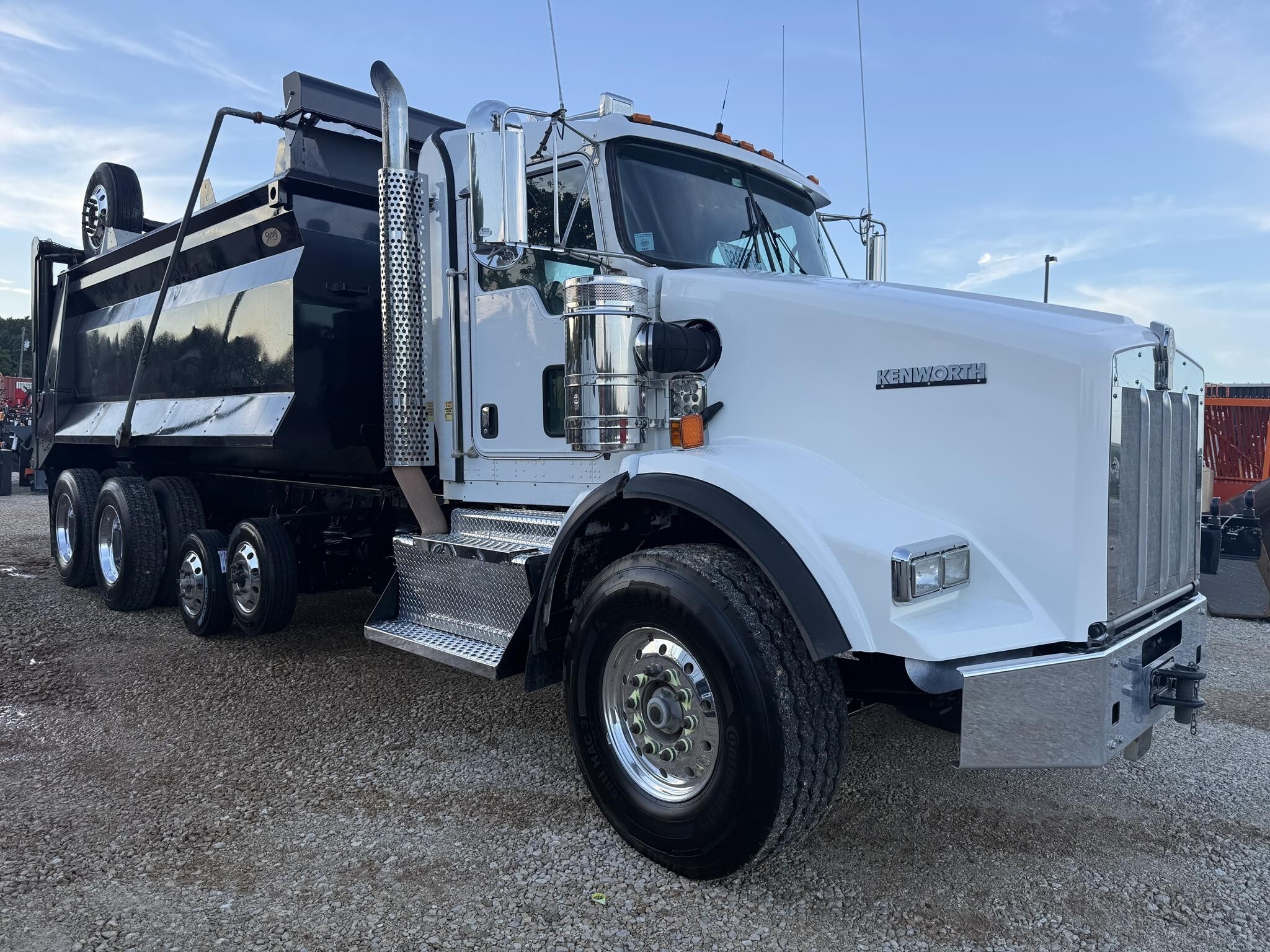 2012 KENWORTH T800 in Strafford, MO