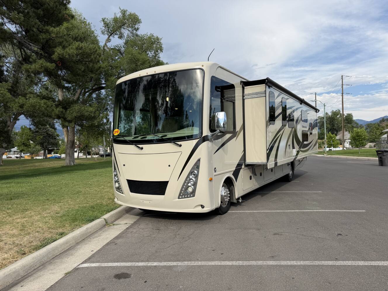 A photo of this 2018 Thor Motor Coach HURRICANE 34J