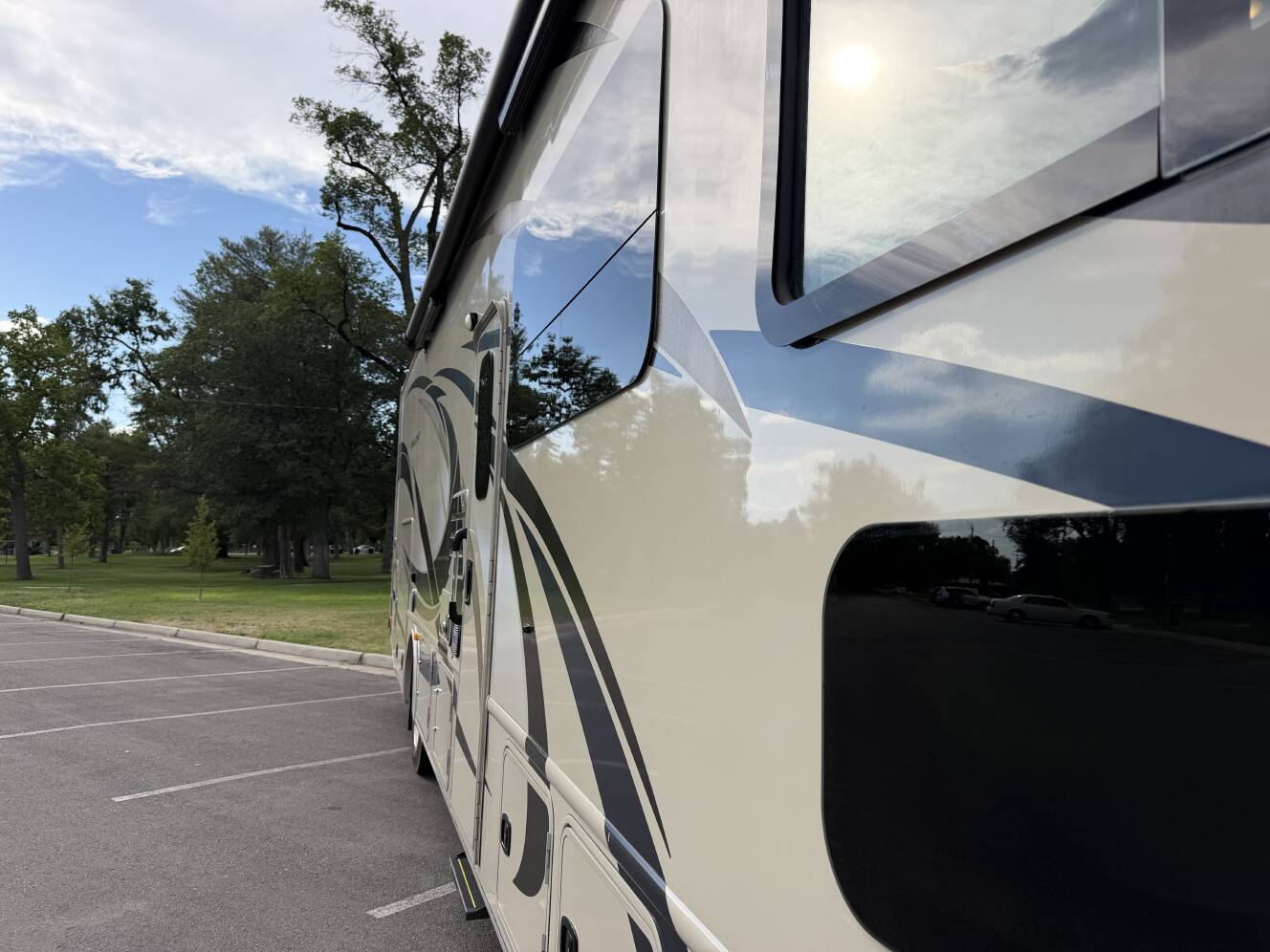 A photo of this 2018 Thor Motor Coach HURRICANE 34J