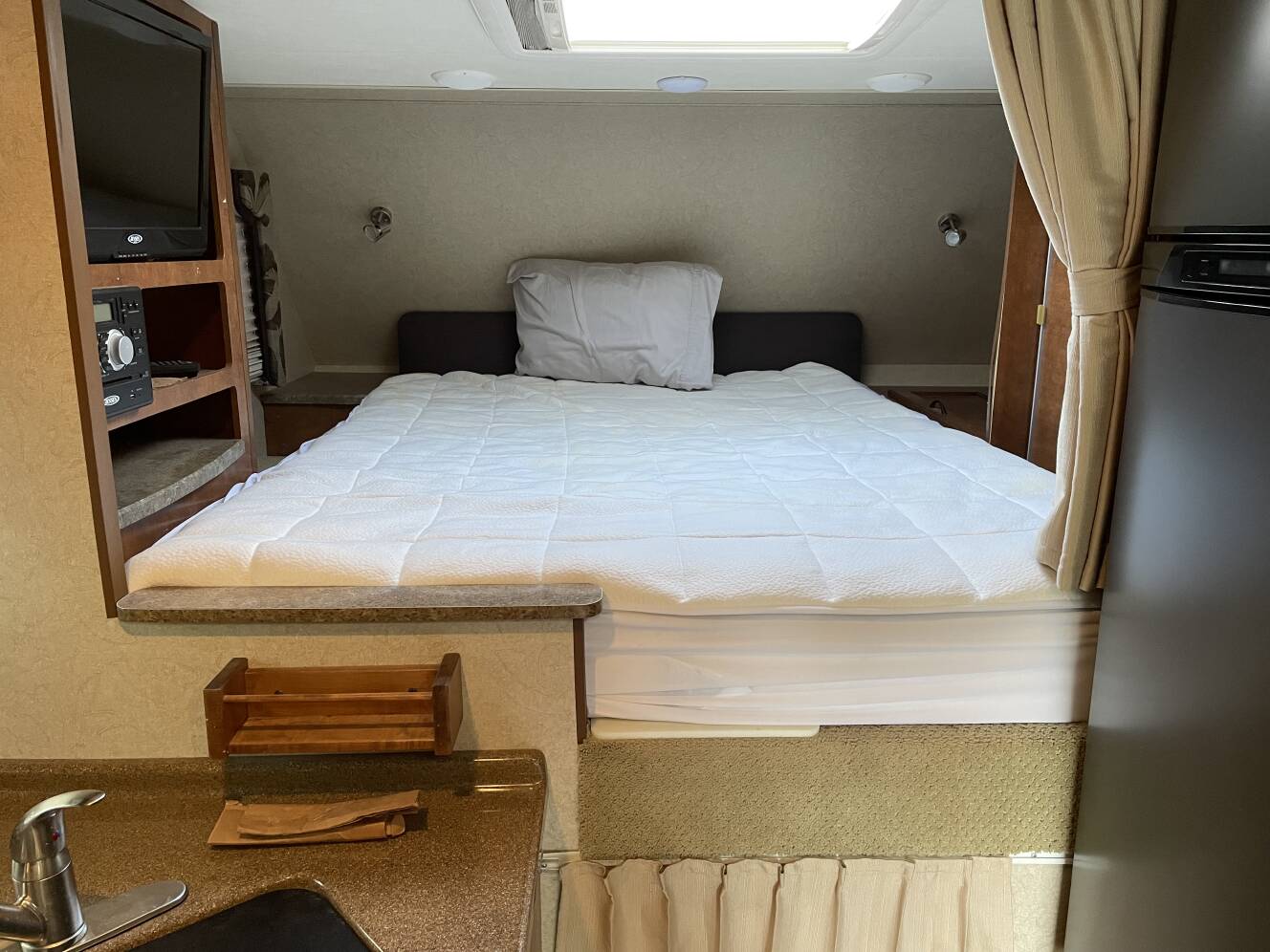 A photo of this 2014 Lance 855S TRUCK CAMPER
