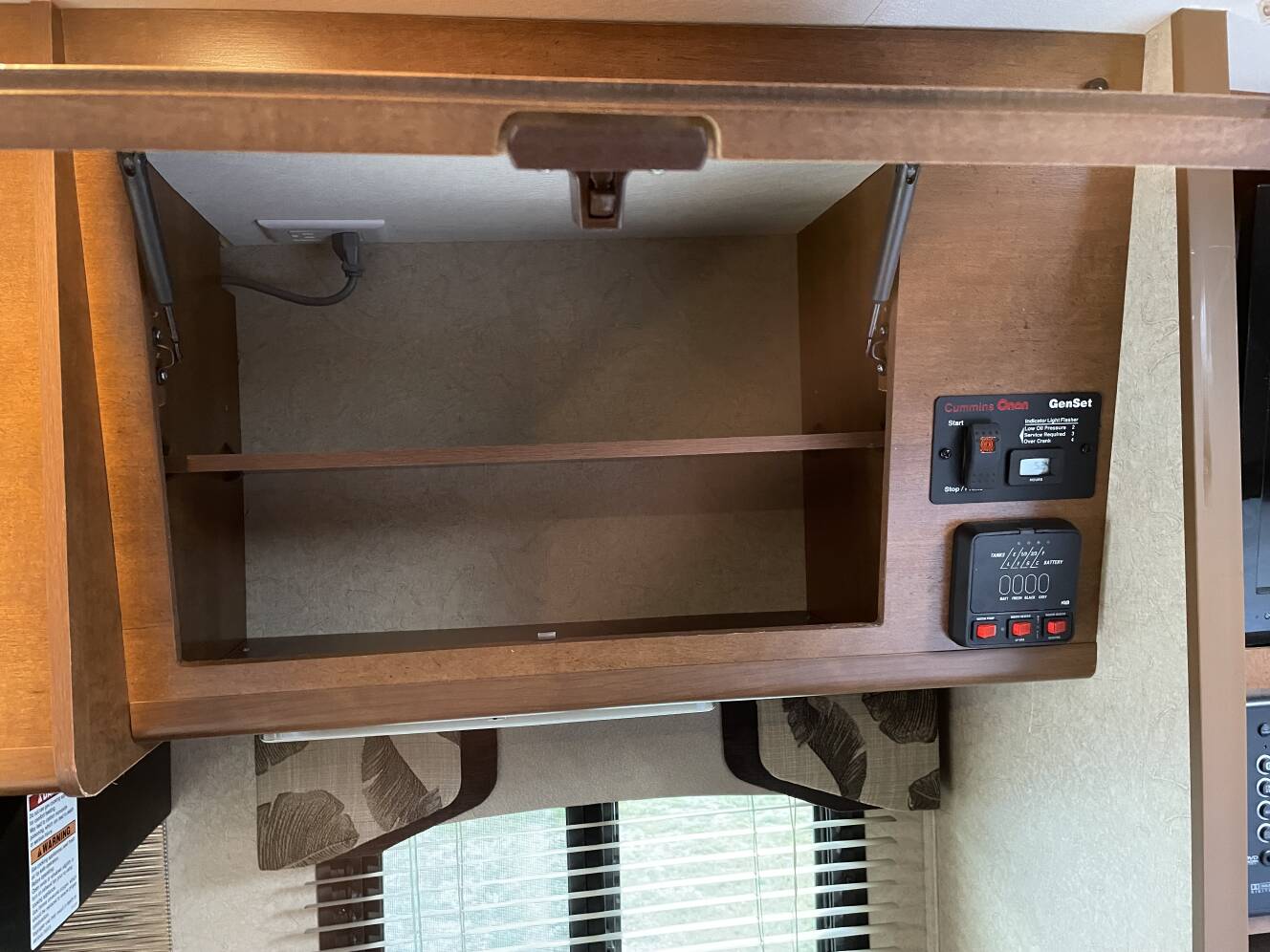 A photo of this 2014 Lance 855S TRUCK CAMPER