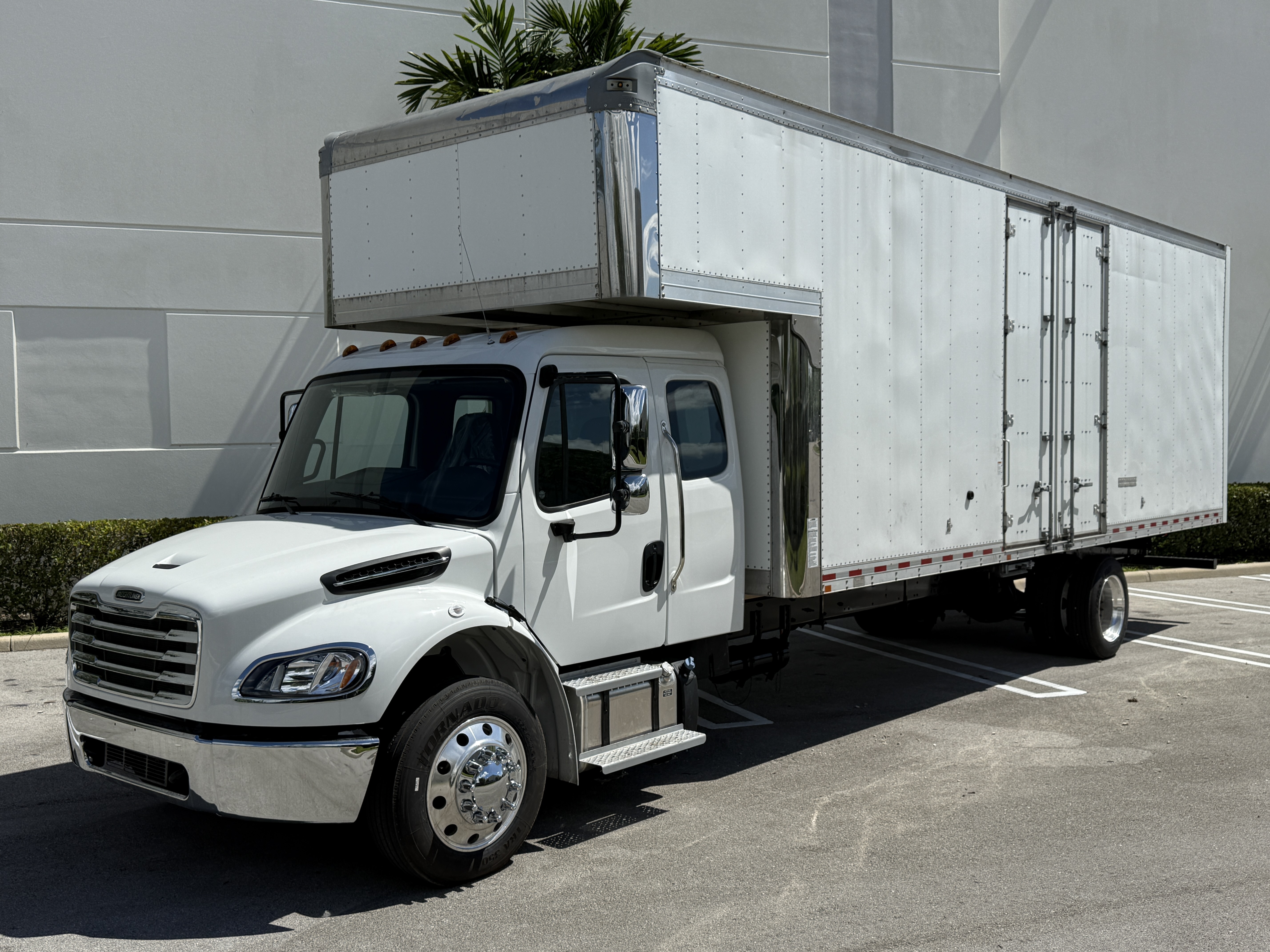 2025 FREIGHTLINER BUSINESS CLASS M2 106 in Medley, FL