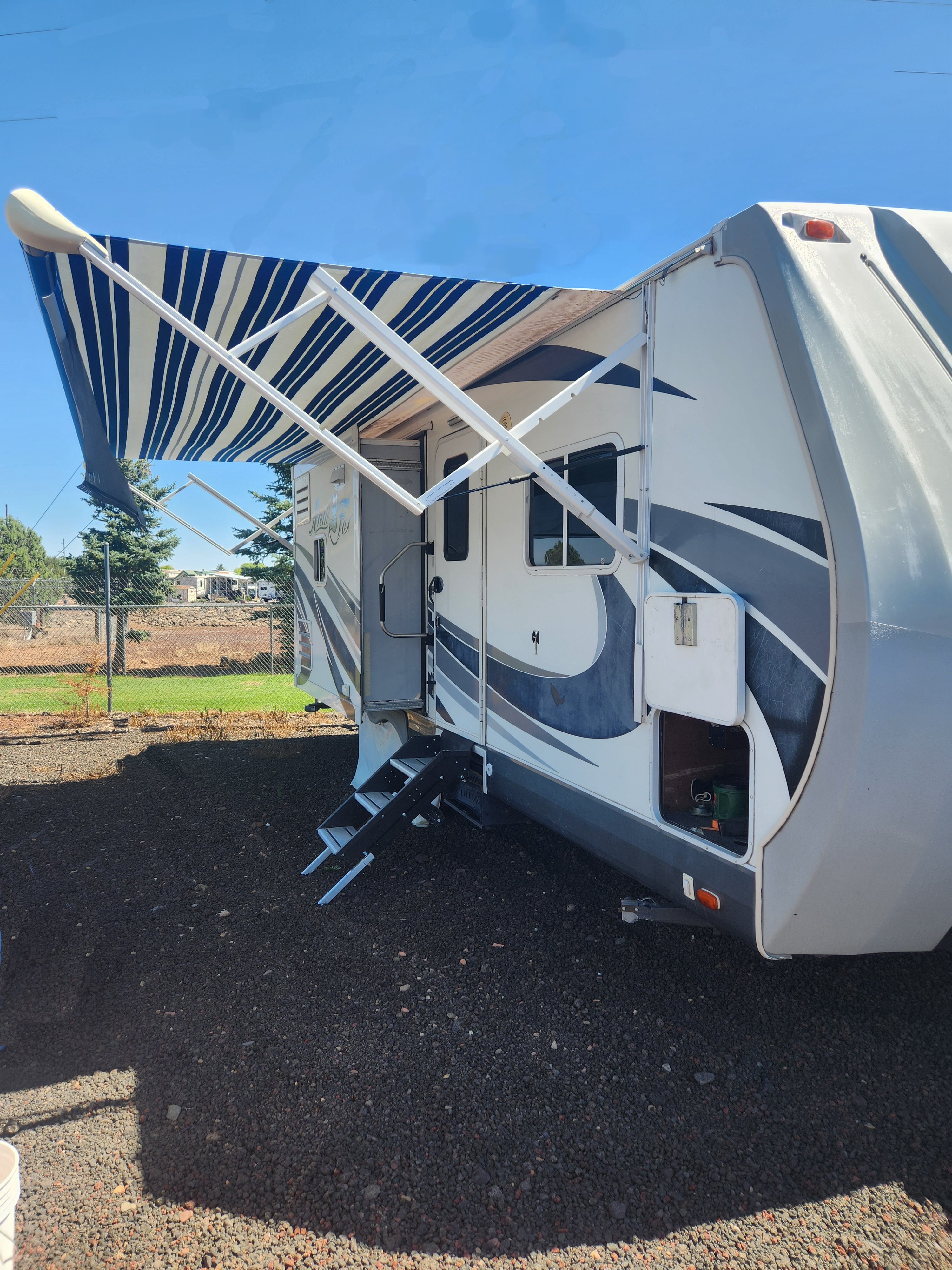 2016 Northwood Mfg ARCTIC SILVER FOX EDITION 28F RV