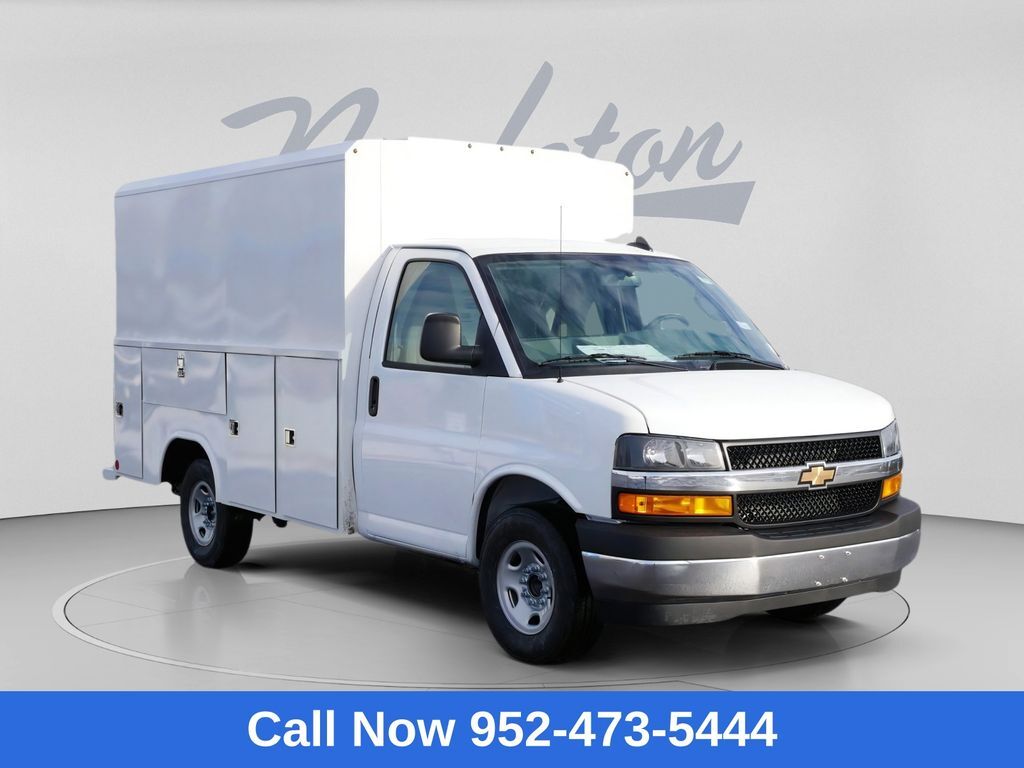 2026 CHEVROLET Express 3500 in Wayzata, MN