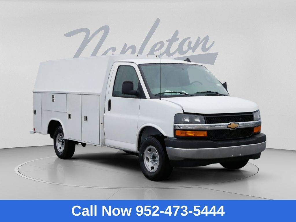 2026 CHEVROLET Express 3500 in Wayzata, MN