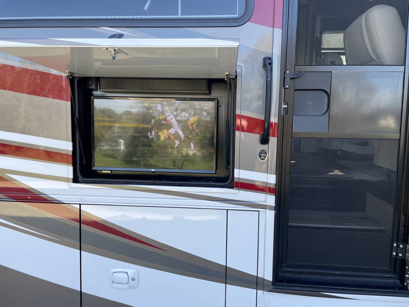 A photo of this 2021 Tiffin Motorhomes ALLEGRO OPEN ROAD 36LA